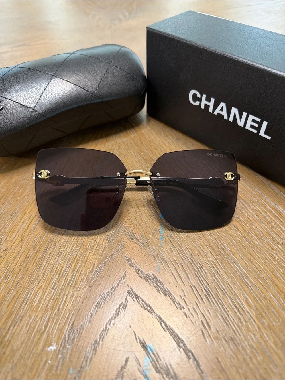 CHANEL elegant rimless